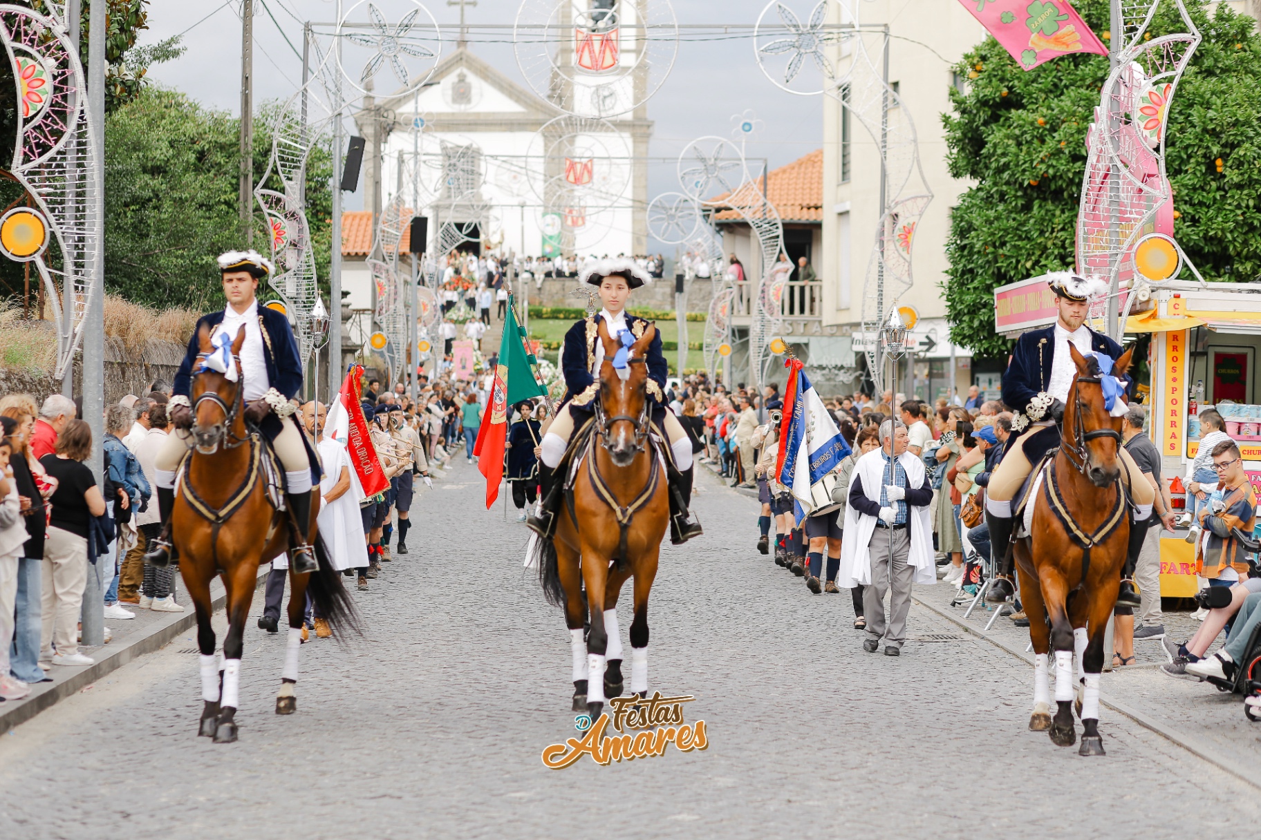 Procissão tradicional em Amares